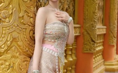 女士开襟乳液狂飙